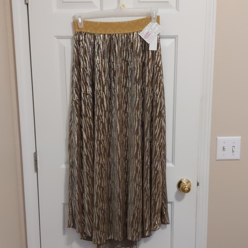 NWT Elegant Lucy M